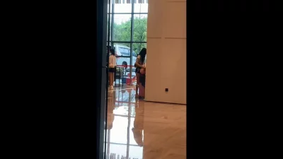 强悍的约啪达人 少妇千里送逼 女主呻吟声配合着肉搏噗噗声组成激烈交响